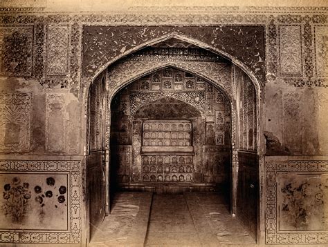 File:Interior of the Taj Mahal, India Wellcome V0037719.jpg - Wikimedia ...