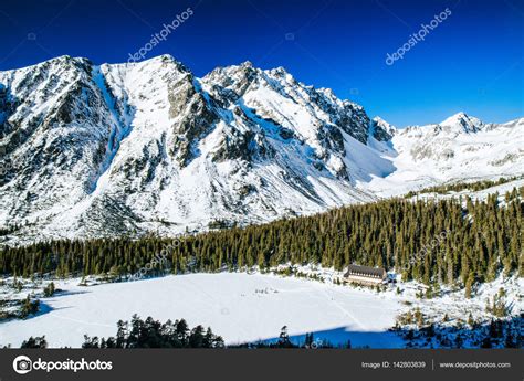 Frozen lake Popradske pleso in High Tatras, Slovakia — Stock Photo © jarino #142803839