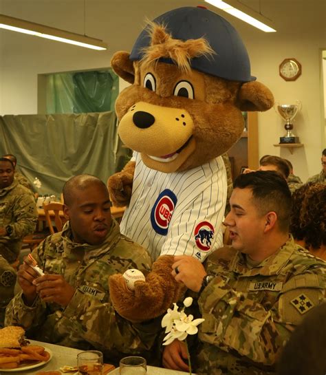 DVIDS - Images - U.S. Soldiers meet Chicago Cubs mascot [Image 4 of 8]