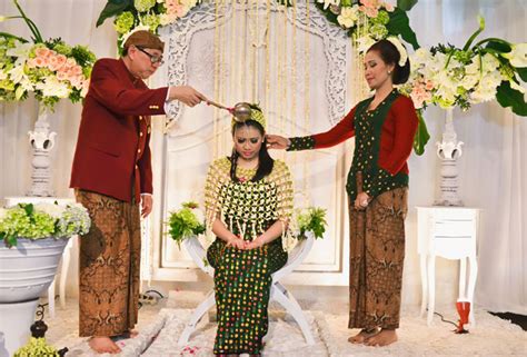 The Magical Javanese Wedding Ceremony - Indoindians.com