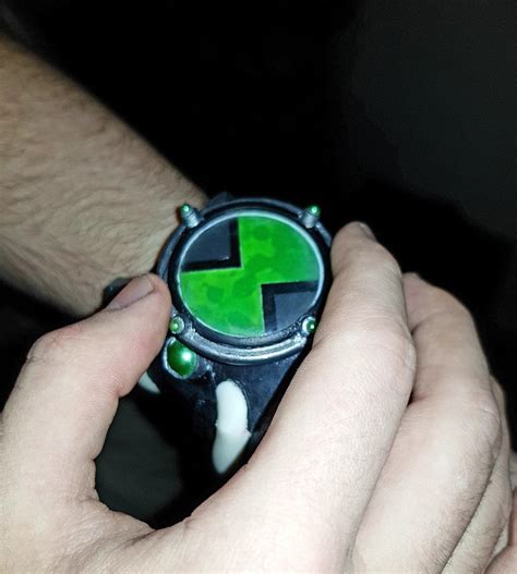 Ben 10 omnitrix cosplay - storiesultra