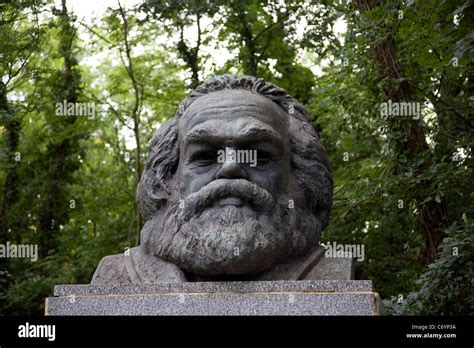 Karl Marx Grave at Highgate Cemetery Stock Photo - Alamy