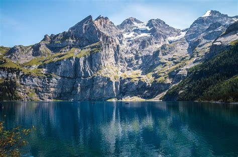 Der Oeschinensee oder Blausee gehören zu den bekanntesten und auch schönsten Bergseen in der ...