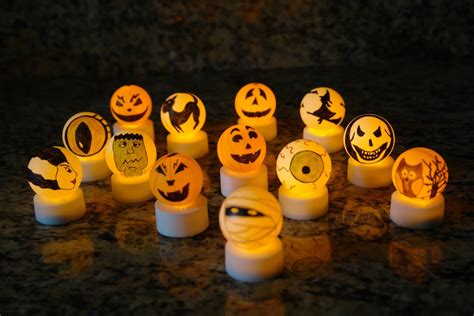 Halloween Ping-Pong Balls Hallowen Crafts, Manualidades Halloween, Adornos Halloween, Fete ...