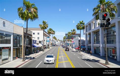 Santa Monica Boulevard street view in Beverly Hills - LOS ANGELES - CALIFORNIA Stock Photo - Alamy