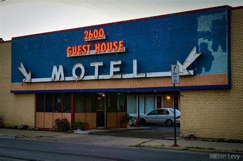 Guest House Motel in Chicago Chicago - BenLevy.com