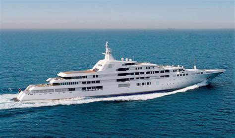 DUBAI SUPERYACHT PHOTOS | Marine Vessel Traffic