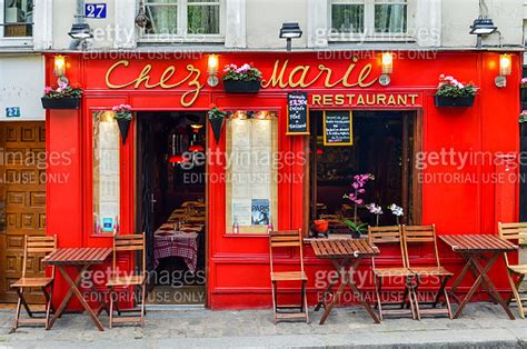 Typical cafe scene in Paris, France 이미지 (694320696) - 게티이미지뱅크