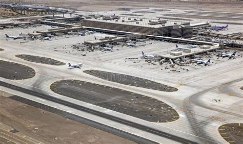 Terminal 4, Sky Harbor International Airport Stock Image - Image of ...