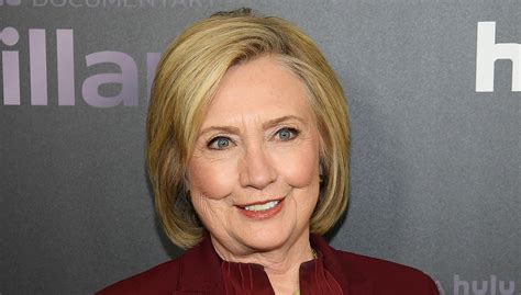 Hillary Clinton Posts a Makeup-Free Selfie to Urge People to Vote ...