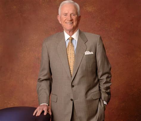 Frank Broyles Statue to be Unveiled Prior to LSU Game