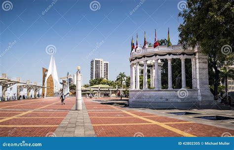 La Rotonda Monument at Malecon Simon Bolivar Guayaquil Editorial Image - Image of blue, fiesta ...