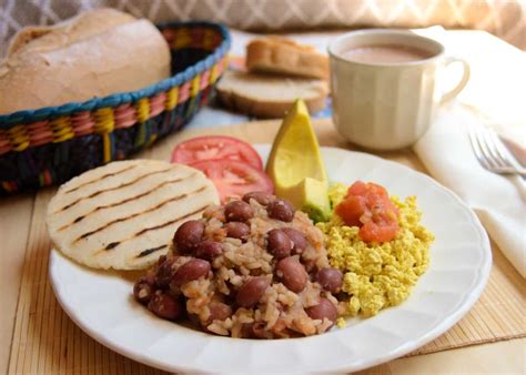 Vegan Colombian Breakfast Calentado - Vecina Vegetariana