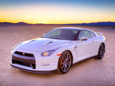 NISSAN GT-R (R35) - Facelift Specs & Photos - 2011, 2012, 2013, 2014 ...