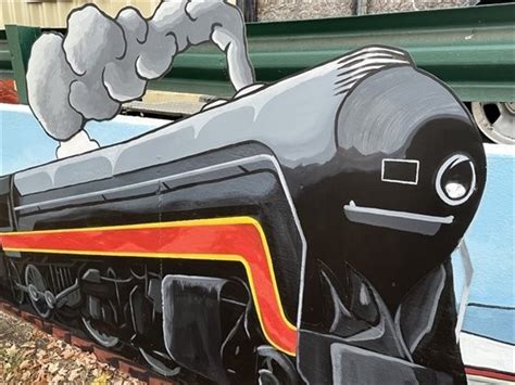 New 611 train mural brightens Campbell Avenue, brings Star City history to life