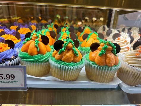 2023 Halloween Treats, Cake Pops, Caramel Apples, and More at Confectionery Locations in ...