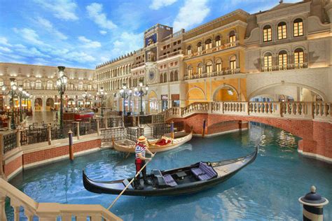 Gondola Ride at the Venetian Hotel - Las Vegas: Get the Detail of ...