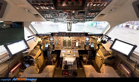 British Aerospace Avro RJ100 (HB-IYZ) Aircraft Pictures & Photos - AirTeamImages.com