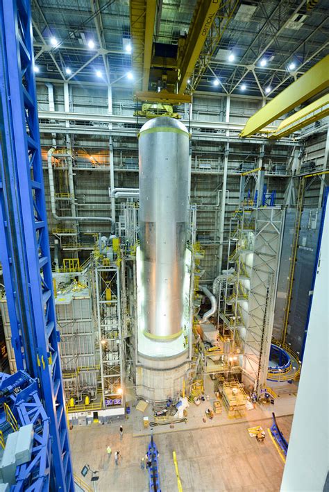 Image: Liquid propellant tanks for NASA's powerful Space Launch System ...