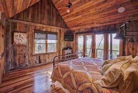 13 Romantic Cabins in Texas: Secluded Cabins for Couples (2023)