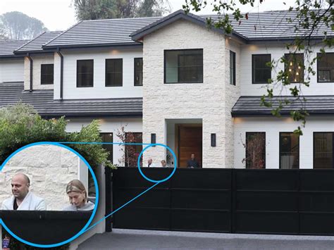 Hailey Bieber Checks Out Potential New Home Without Justin & It Costs ...