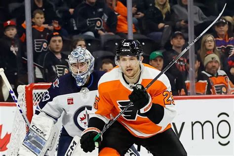 Flyers' James van Riemsdyk, Kevin Hayes not focused on trade rumors