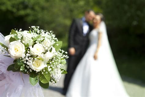 Flowers for Your Wedding Day: Fresh or Silk? – Sarah Weddings