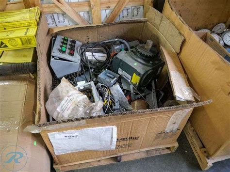 Pallet of Machine Controls and Parts - Roller Auctions