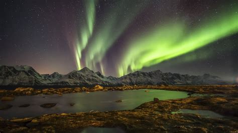 Northern Lights over de lake in Norway | Northern lights wallpaper ...