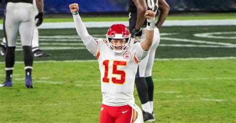 Mahomes becomes fastest to 10,000 passing yards in NFL history