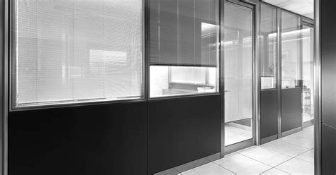 Vertical blinds: how to furnish your office with style