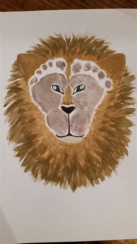 Footprint lion keepsake art | Animal crafts, Footprint art, Baby art