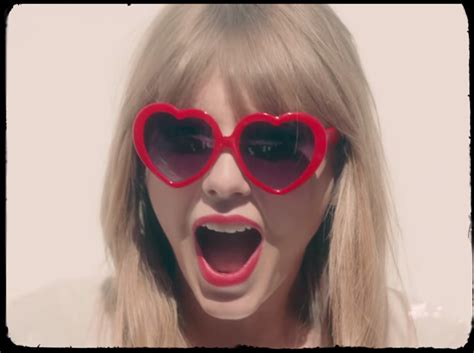 Red Heart sunglasses - Taylor Swift - 22 | Sunglasses ID - celebrity sunglasses