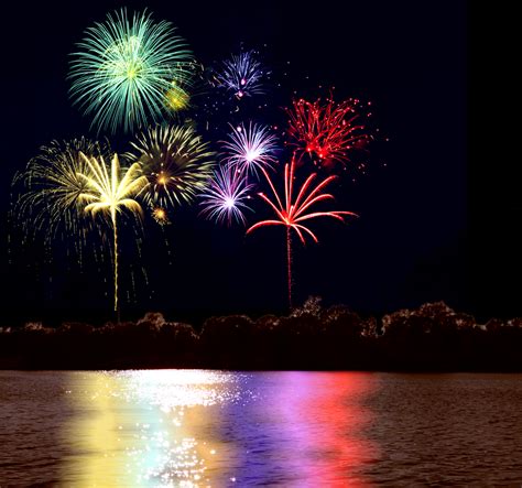 BomBay Boat Rental: Labor Day Fireworks Are Beautiful At The Lake