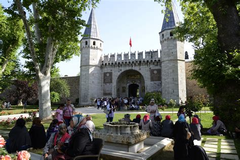 Topkapi Palace - Entrance | Istanbul | Pictures | Turkey in Global-Geography