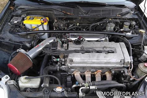 2000 Honda Civic Si Engine Bay with Injen Short Ram Air Intake