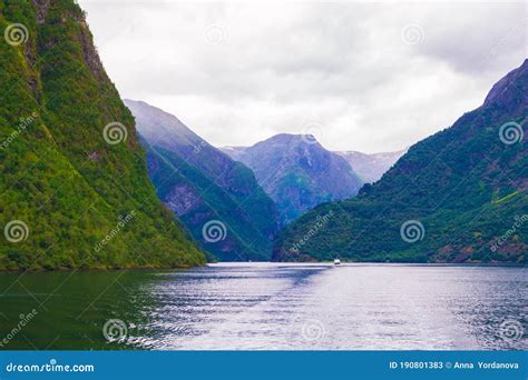 Sognefjord Summer Scenery Dramatic Landscape Norway Stock Image - Image of mirror, green: 190801383