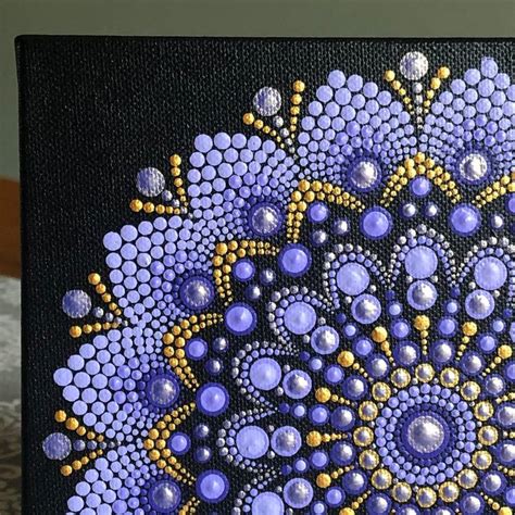 Punto Mandala en flor púrpura sobre lona elástica negra de | Etsy ...