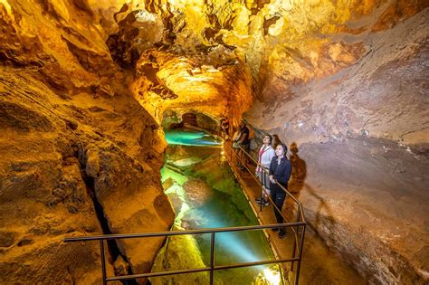 Private Jenolan Caves & Blue Mountains Tour - Daily Sydney Tours ...