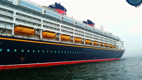 The Disney Magic cruise ship sails into North Shields - Chronicle Live