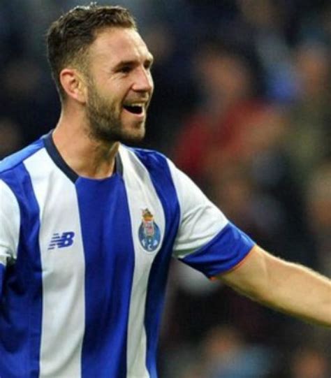 Miguel Layun Is Becoming A Leader At Porto