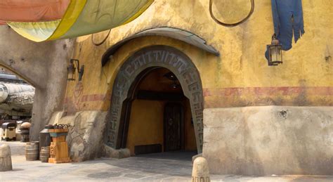 Review: Oga's Cantina At 'Star Wars: Galaxy's Edge' Is A Dream Come ...