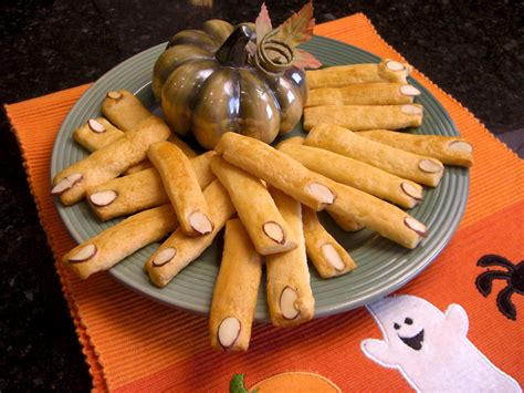 Fun Halloween Party Food Recipes – Prosciutto Ham Head & Pillsbury Spooky Finger Breadsticks ...