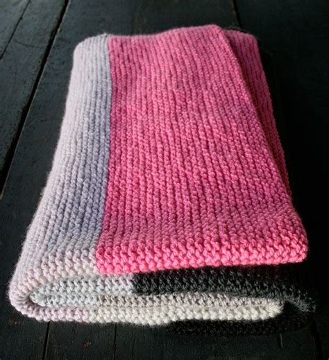 10 Perfectly Beginner-Friendly Blankets to Knit for Christmas (Free Patterns) | Loom knitting ...