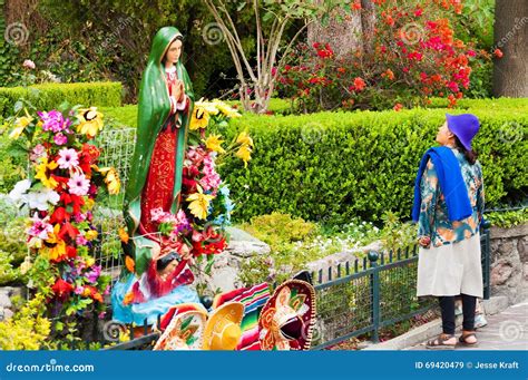 Woman and Virgin Mary Statue Editorial Stock Image - Image of religious, mexican: 69420479