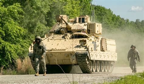 Photos: U.S. Army Bradley Fighting Vehicle | National Review