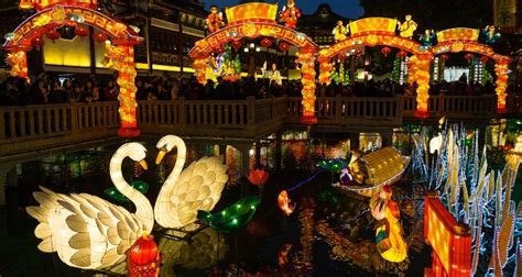 Mid-Autumn Festival Lanterns: 4 Symbolic Meanings