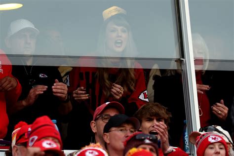 Taylor Swift Shows Support for Travis Kelce at Chiefs vs. Bills Game