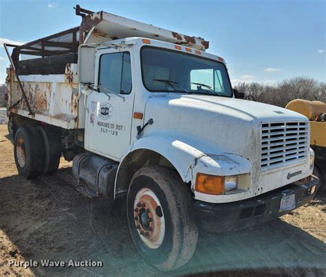 1992 International 4700 dump truck - OILTIZER