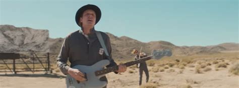 Arcade Fire – “Everything Now” Video